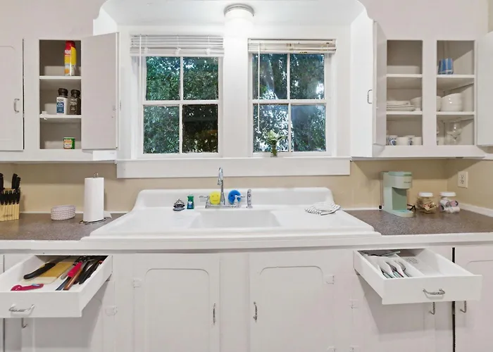 Cozy 1br W Kitchen & Laundry Hébergement de vacances